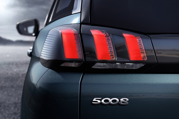 PEUGEOT 5008