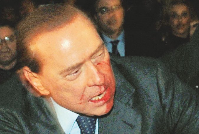 BERLUSCONI: IL CAVALIERE, DALLA DISCESA IN CAMPO AL 'PASSO INDIETRO' / SPECIALE