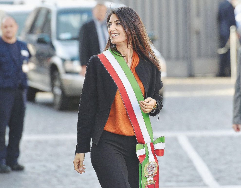 ++ Roma: Raggi in fascia tricolore, onorata servire città ++