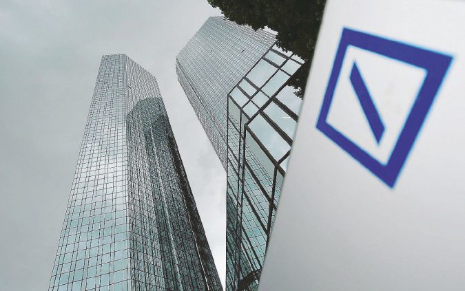 Il colosso - Deutsche Bank ha trascinato giù i listini europei - Ansa