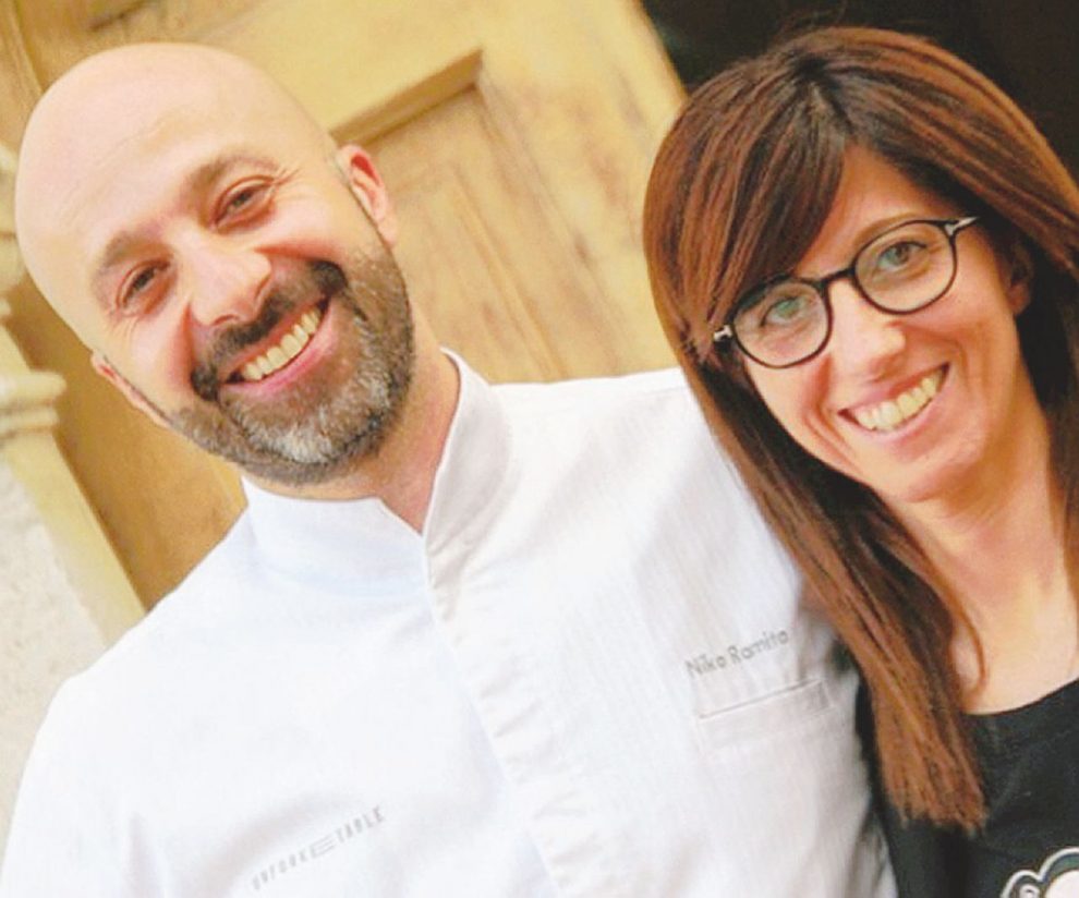 Insieme alla sorella - Al centro lo chef tre stelle Niko Romito, con la sorella Cristiana. Insieme gestiscono la struttura Casadonna e il Reale