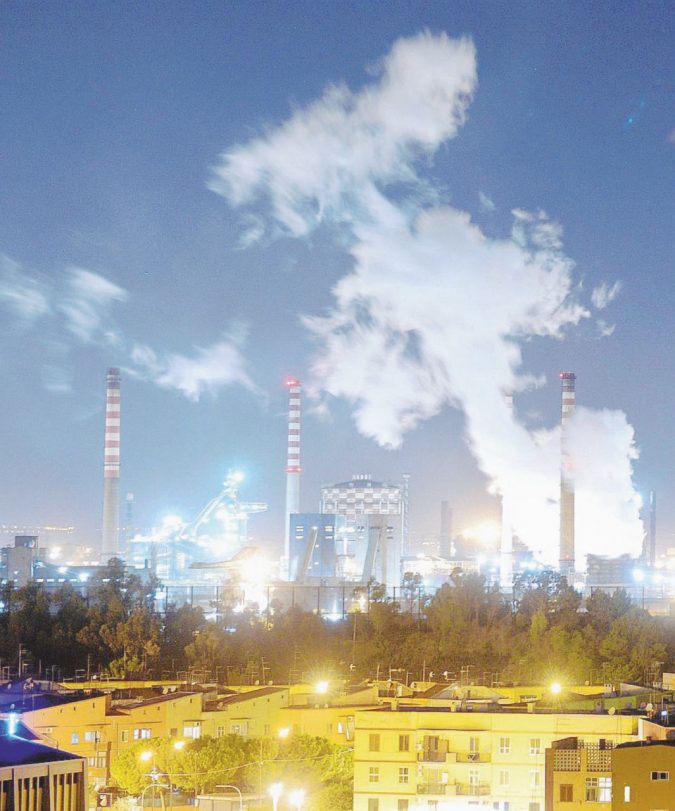 Taranto avvelenata - Lo stabilimento dell’Ilva - Ansa
