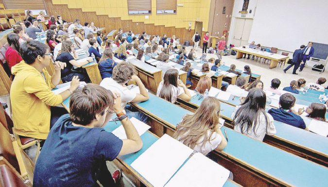 La protesta - Il movimento Studenti per il No chiede spazi di dibattito nelle università - Ansa