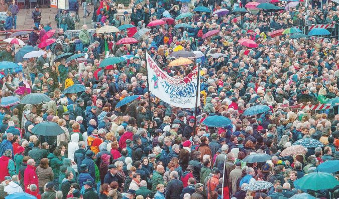 Dario Fo, migliaia ai funerali in piazza Duomo