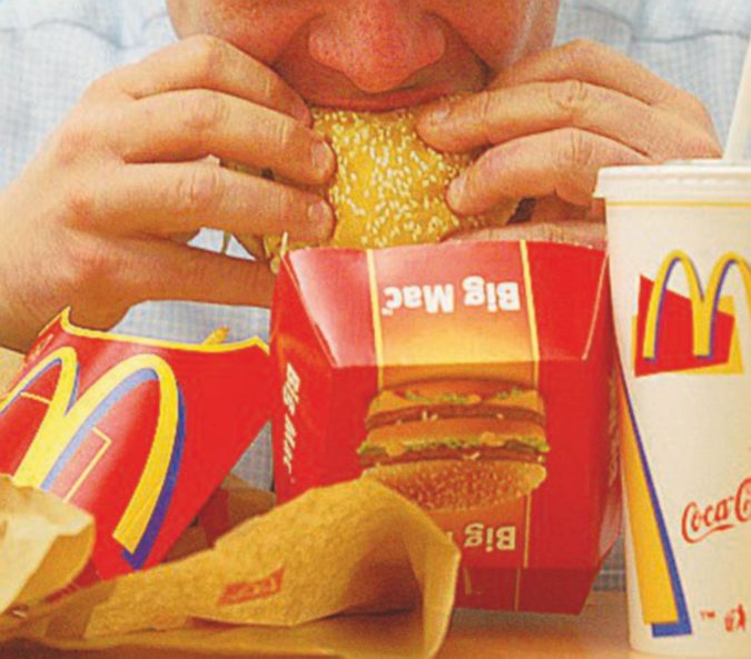 Junk food. Un Big-Mac - Ansa