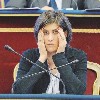 La sindaca  e il grande ex, Chiara  Appendino  e il suo  predecessore  Piero Fassino  - Ansa