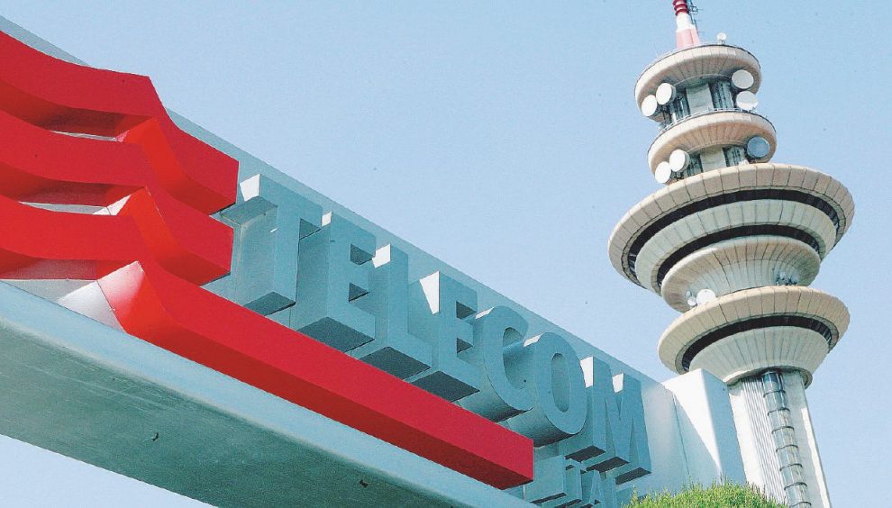 TELECOM: AL VIA ASSEMBLEA SOCI; PASSERA, POSSIBILE INVESTIMENTO. PRESIDIO DEI SINDACATI; BEPPE GRILLO DA' SPETTACOLO