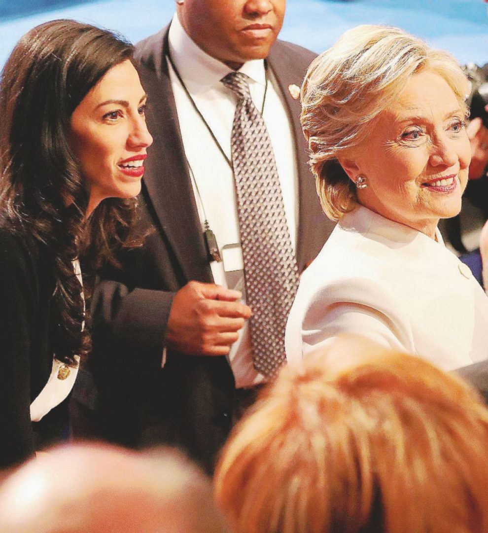 Sempre insieme. Huma Abedin con Hillary Clinton a Las Vegas il 19 ottobre - Ansa