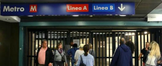 Metro B Roma, porta si stacca da convoglio in corsa: 2 feriti. Atac apre indagine