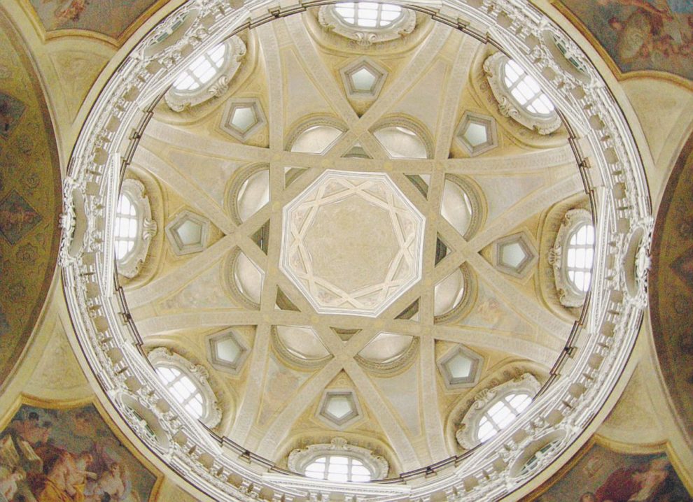 I globi di Coronelli, 1683. Guarini, la cupola di San Lorenzo, Torino 1680 circa. La Grande Moschea di Cordova, X secolo. San Carlino in Roma (1644)