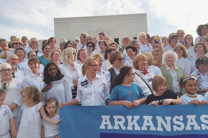 In bianco non si vince - Un gruppo di supporter della Clinton