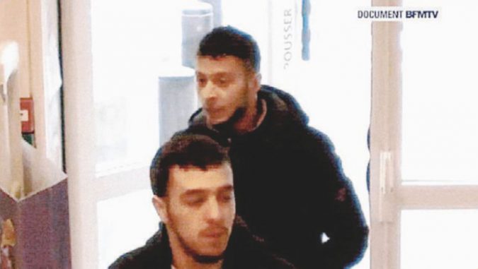 In fuga verso il Belgio - Salah Abdeslam e Hamza Attou ripresi in un’area di servizio la mattina del 14 novembre - Ansa