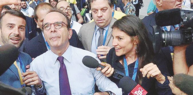 ++ Parisi, Renzi? Rischio è morte del Paese ++