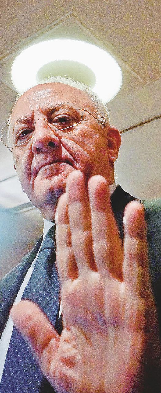>>>ANSA/ CAMPANIA; DA DE LUCA DENUNCIA-QUERELA CONTRO BINDI