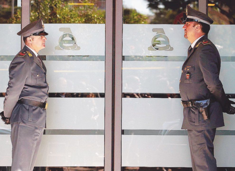 Mario Monti visita l'Agenzia delle Entrate