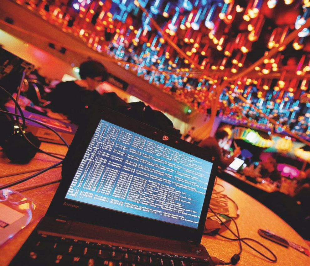 Semplici codici - Se non adeguatamente protetti, è molto facile rubare dati dai siti web - Ansa