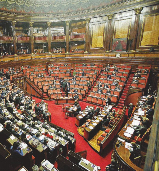I due commi - La riforma, all’articolo 57, si contraddice sulla modalità di scelta dei senatori - Ansa