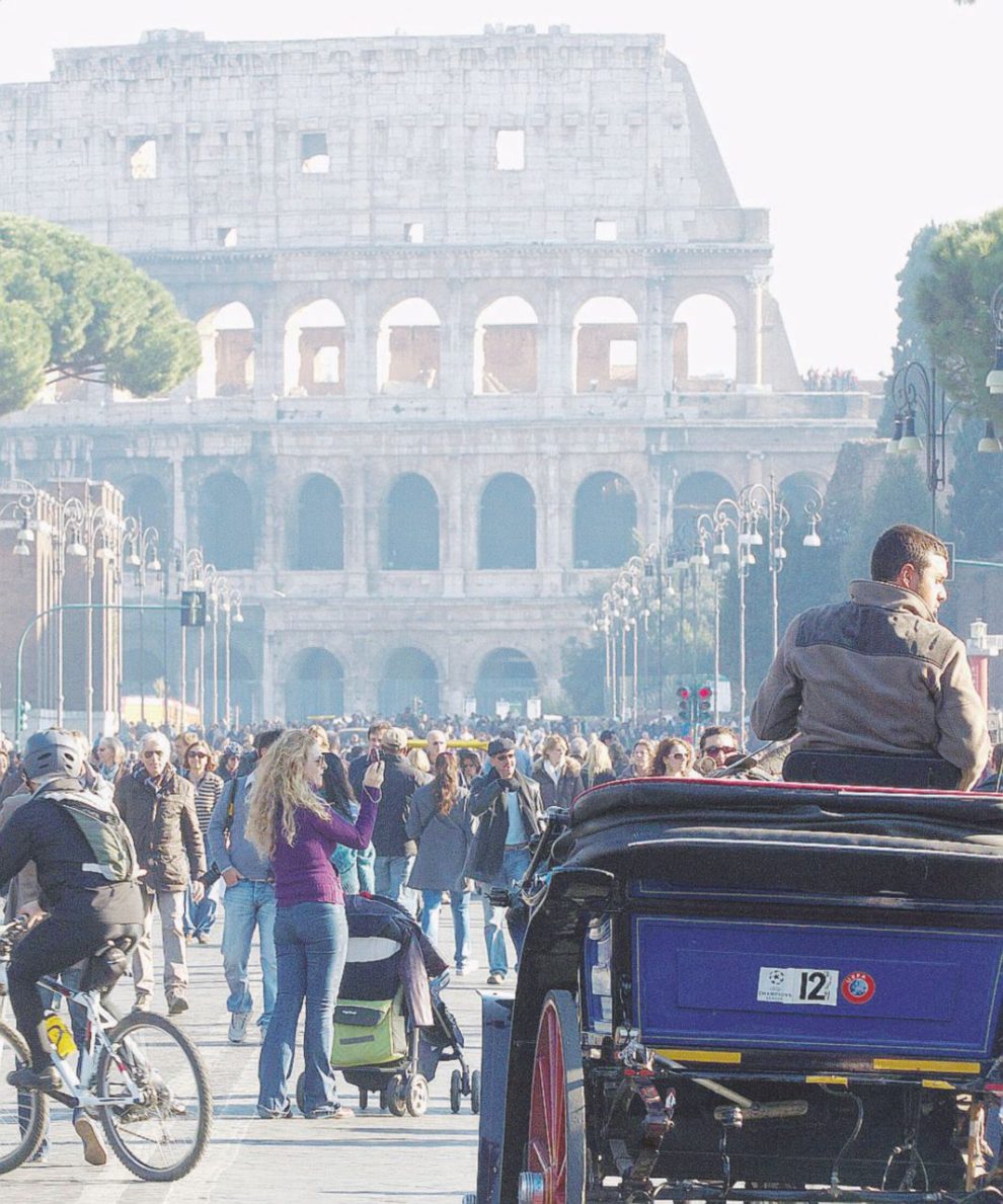 Nel 2015 al Colosseo oltre sei milioni di visitatori - Ansa