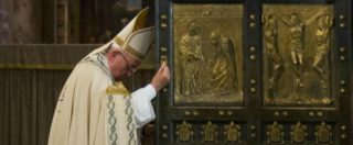 Foto Osservatore Romano/LaPresse21-11-2016 Città del Vaticano - Roma - Italiacronaca Chiusura della Porta Santanella foto: Papa FrancescoDISTRIBUTION FREE OF CHARGE - NOT FOR SALE