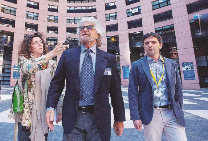 Beppe Grillo e Nigel Farage incontrano i deputati del gruppo Efdd