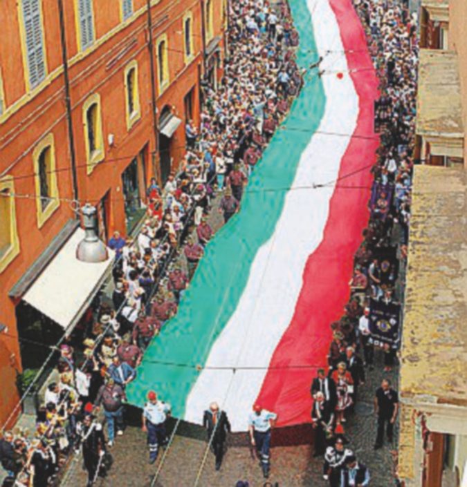 1797 metri - La sfilata del tricolore - Ansa