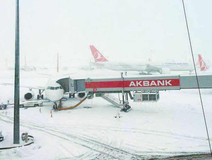Hundreds of Italians stuck abroad amid foul weather