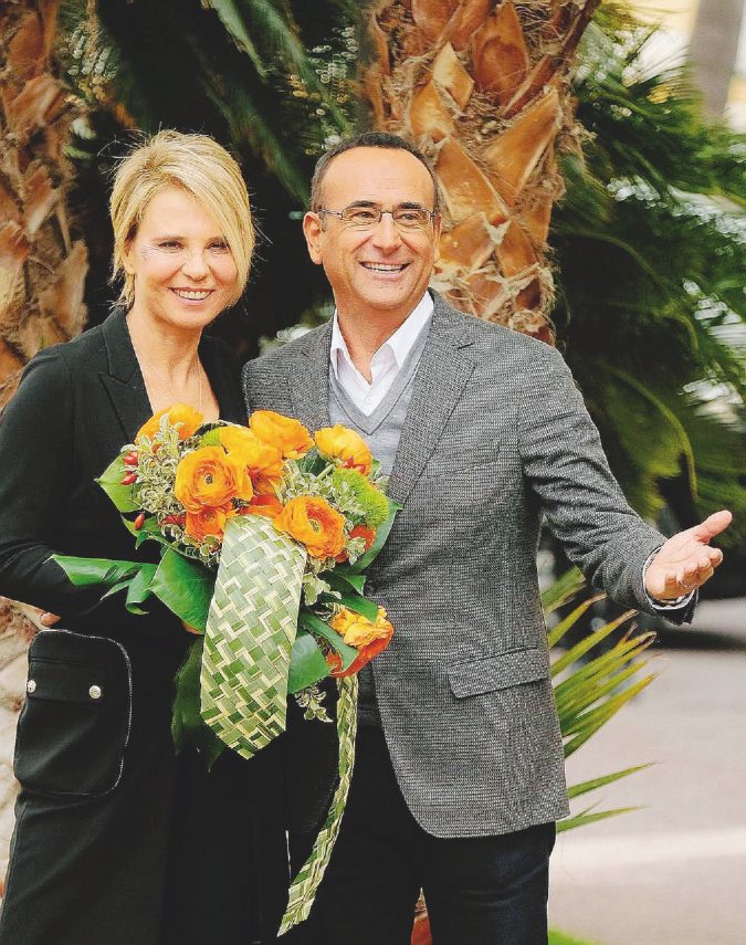 Sanremo: De Filippi c'è, entra in conferenza stampa