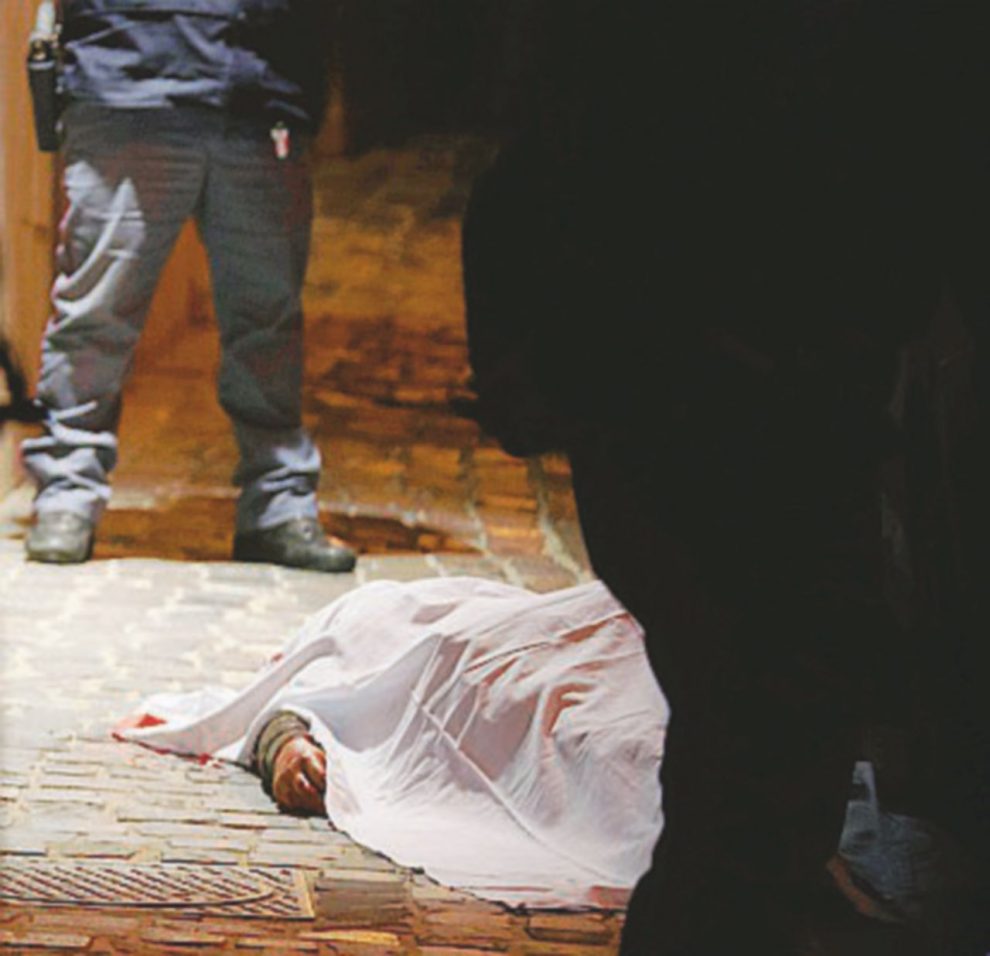 Cronaca nera - L’avvocato sgozzato a Napoli, i coniugi uccisi e i rilievi per la ragazza sfregiata con l’acido - Ansa