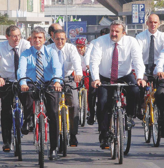 FIERA LEVANTE: VENDOLA, GITA IN BICICLETTA PER FARE BATTUTE