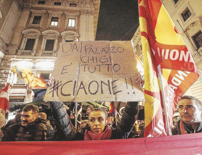 Referendum: manifestanti Usb con fumogeni davanti P.Chigi