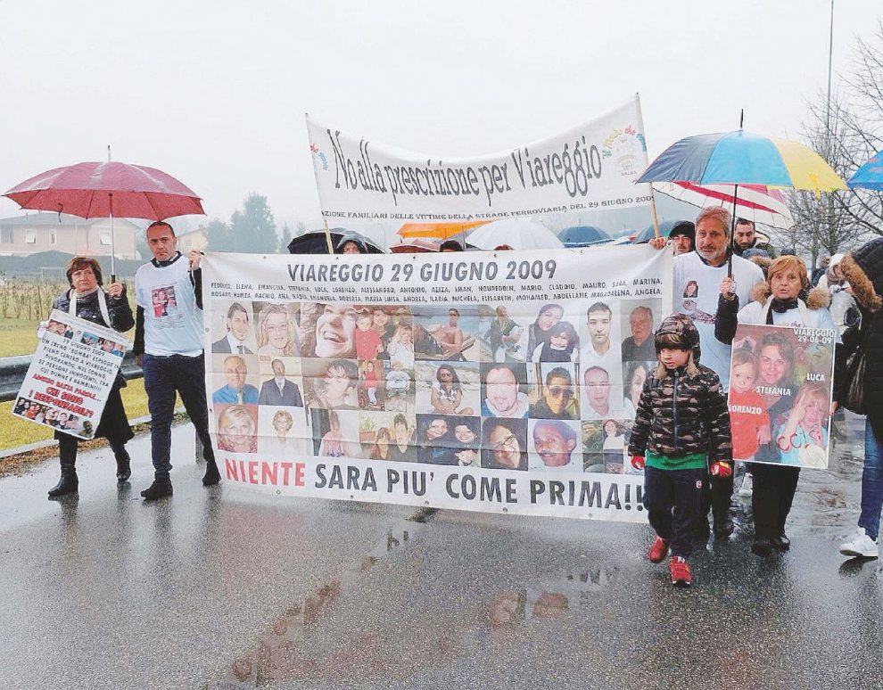 Strage Viareggio: in corteo arrivano i familiari