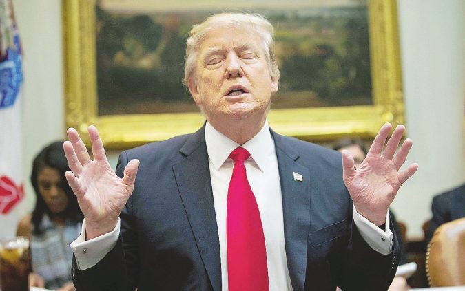 A mitraglia - Trump ieri alla Casa Bianca - Ansa