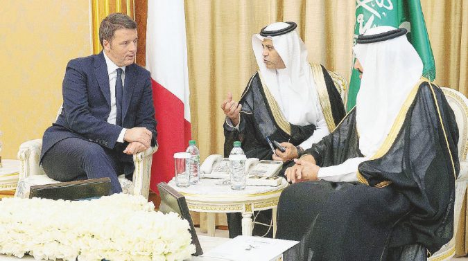 Renzi ha incontrato re Arabia Saudita poi ripartito per Roma