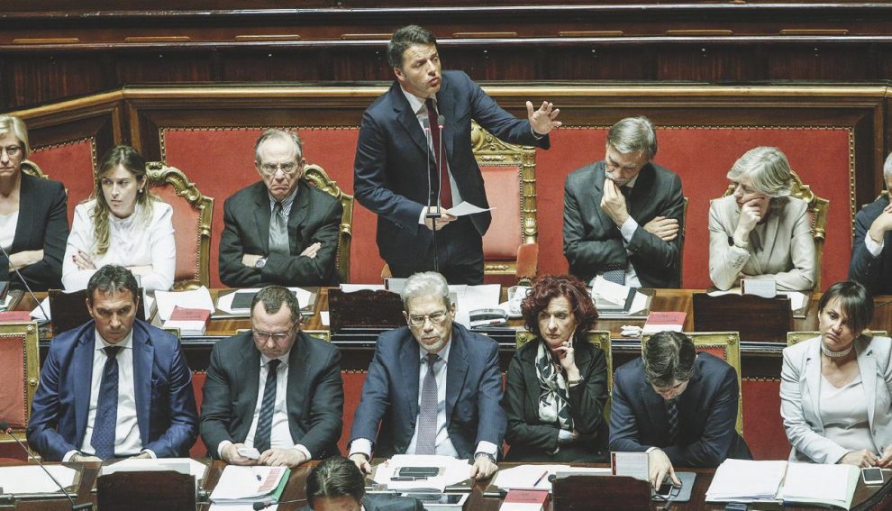 Renzi e la bufala vitalizi: li ha lasciati, ora li sfrutta