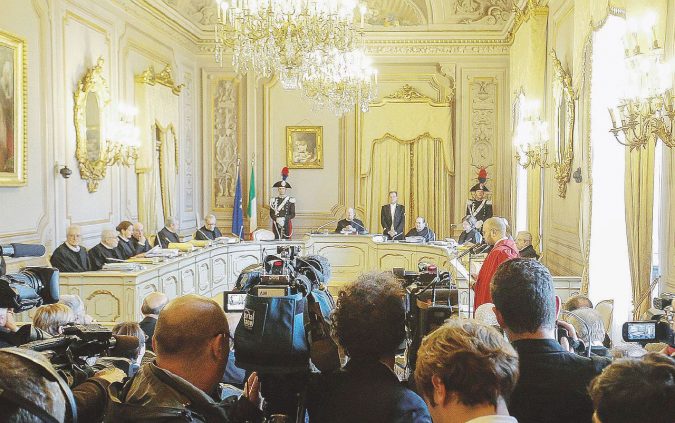 I giudici delle leggi - La Corte costituzionale in seduta nell’aula del Palazzo della Consulta  - Ansa