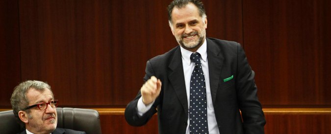 Regione Lombardia, Maroni ritira gli avvocati da processi per corruzione contro i suoi ex assessori