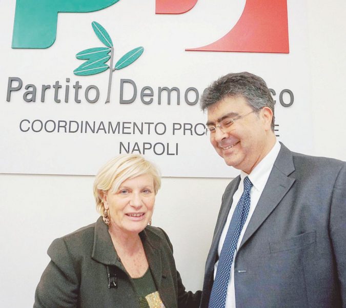 Ieri il circolo di Miano è stato affidato all’ex senatrice Maria Grazia Pagano (qui col Pd Emanuele Fiano) - Ansa