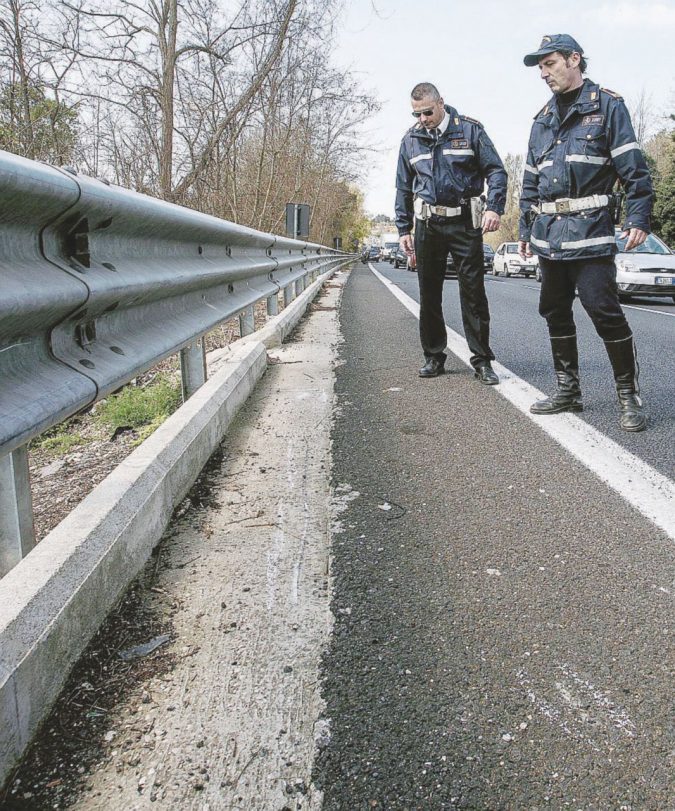 Le ricerche - Un sopralluogo della polizia municipale - Ansa