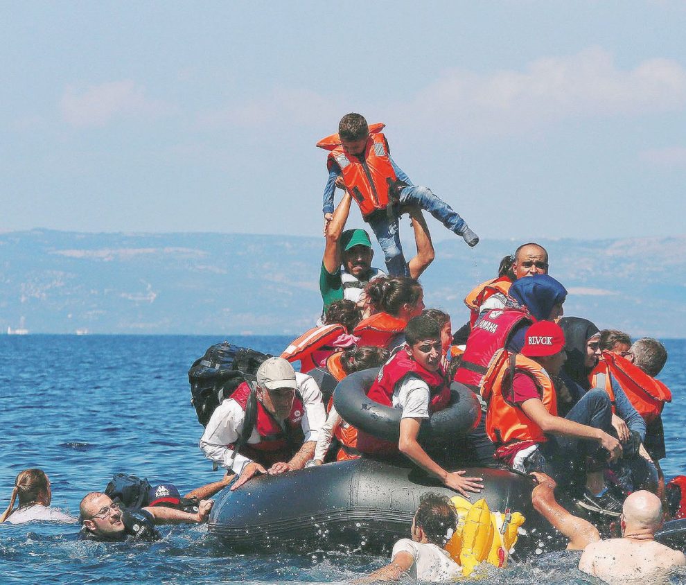 Migranti, rifugiati siriani sbarcano su isola greca Lesbo
