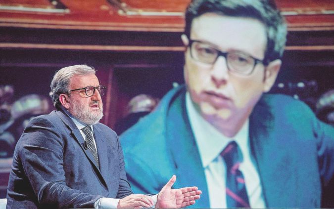Michele Emiliano in tv con sullo sfondo il ministro della giustizia Orlando - LaPresse
