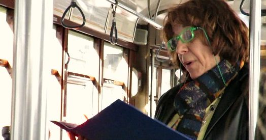 “Guerrilla reading” sul tram di Milano: “Letture ad alta voce per ... - Il Fatto Quotidiano