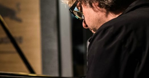 Piano City Milano, il pianista Remo Anzovino presenta il suo nuovo album con un’anteprima nel Red Bull Studio Mobile