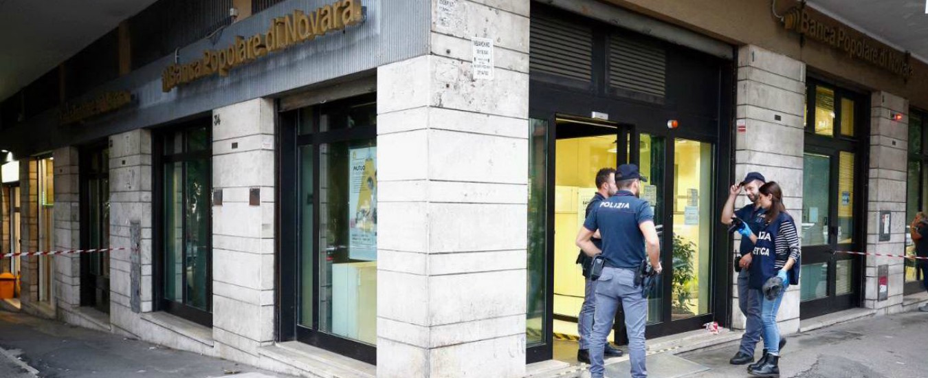 Roma Fallisce La Rapina In Banca Il Direttore Perde I Sensi Ed L