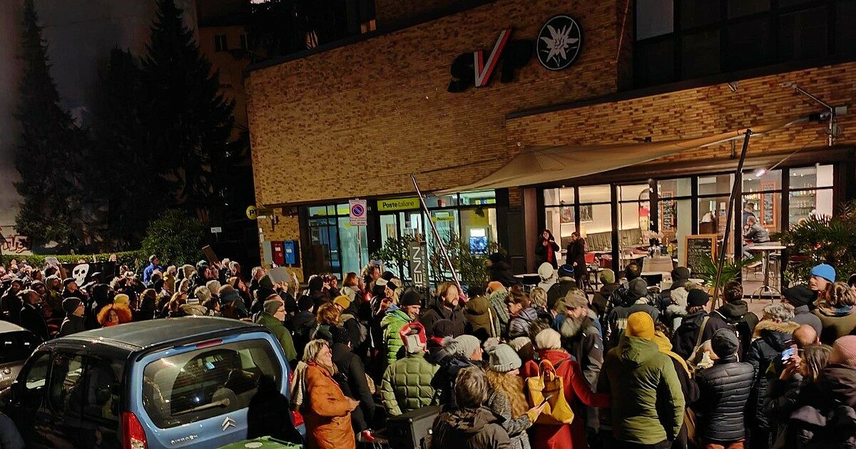 Le Proteste In Piazza Gli Appelli Firmati Da Centinaia Di Accademici E