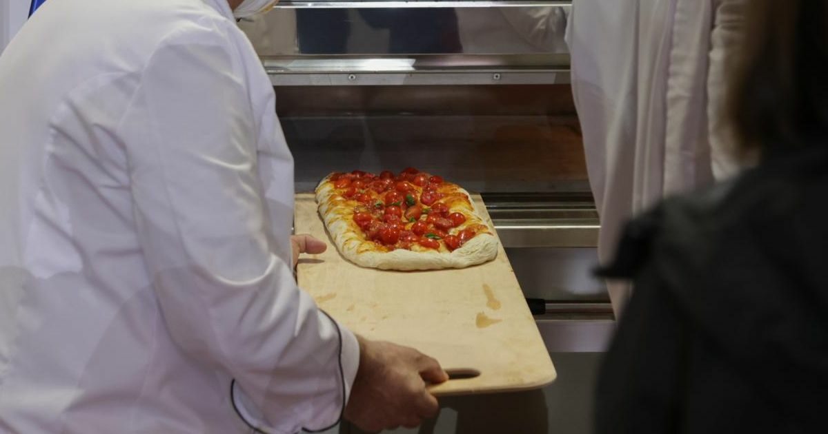 Messo A Mangiare Accanto A Gay E Un Disabile Non Torner La