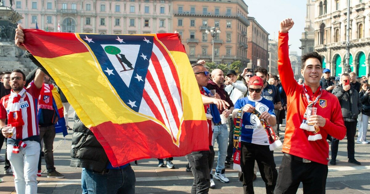 Milano Una Decina Di Auto Danneggiate Dai Tifosi Dell Atletico Madrid