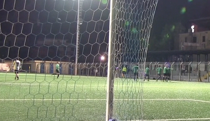 Copertina di AfroNapoli United, il team dei clandestini verso il titolo amatoriale nazionale Aics