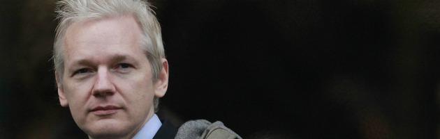 Wikileaks, Assange si rifugia in ambasciata Ecuador a Londra: “Perseguitato”