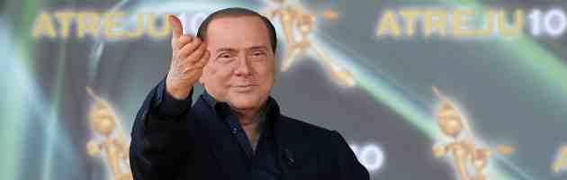 Copertina di Berlusconi riapre alla Lega e avverte Monti: “Lo appoggio solo per le riforme”