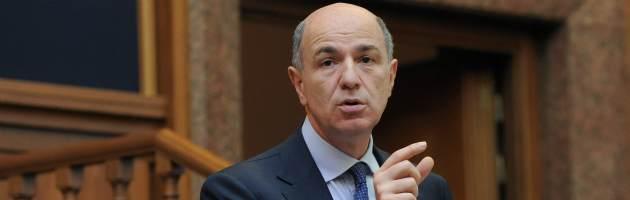 Frode fiscale, il ministro Corrado Passera indagato dalla procura di Biella